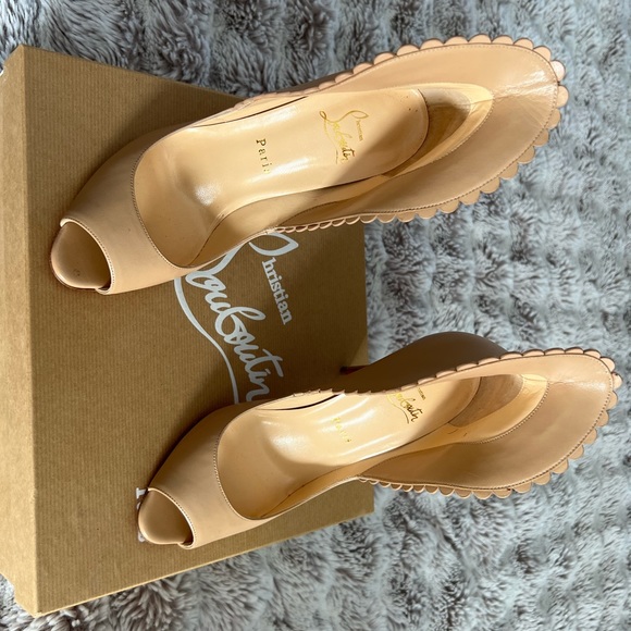 Christian Louboutin, size 39 Women’s designer shoe, gently used - Picture 3 of 9